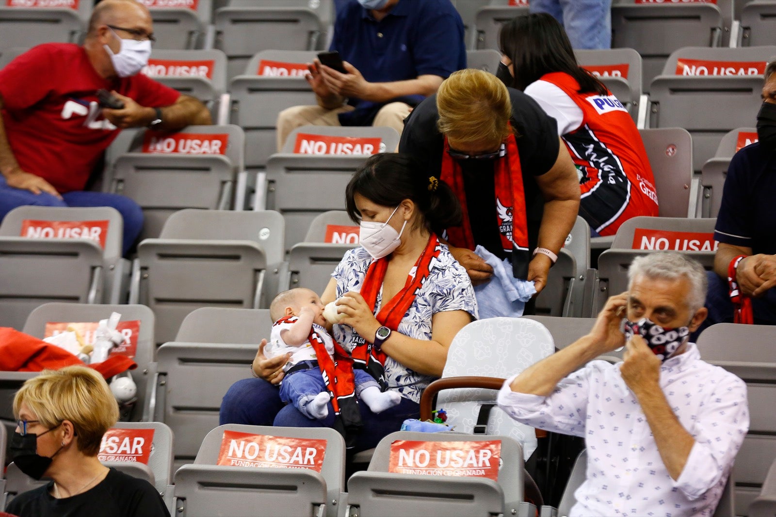 Fotos: Búscate en la grada del Palacio de los Deportes