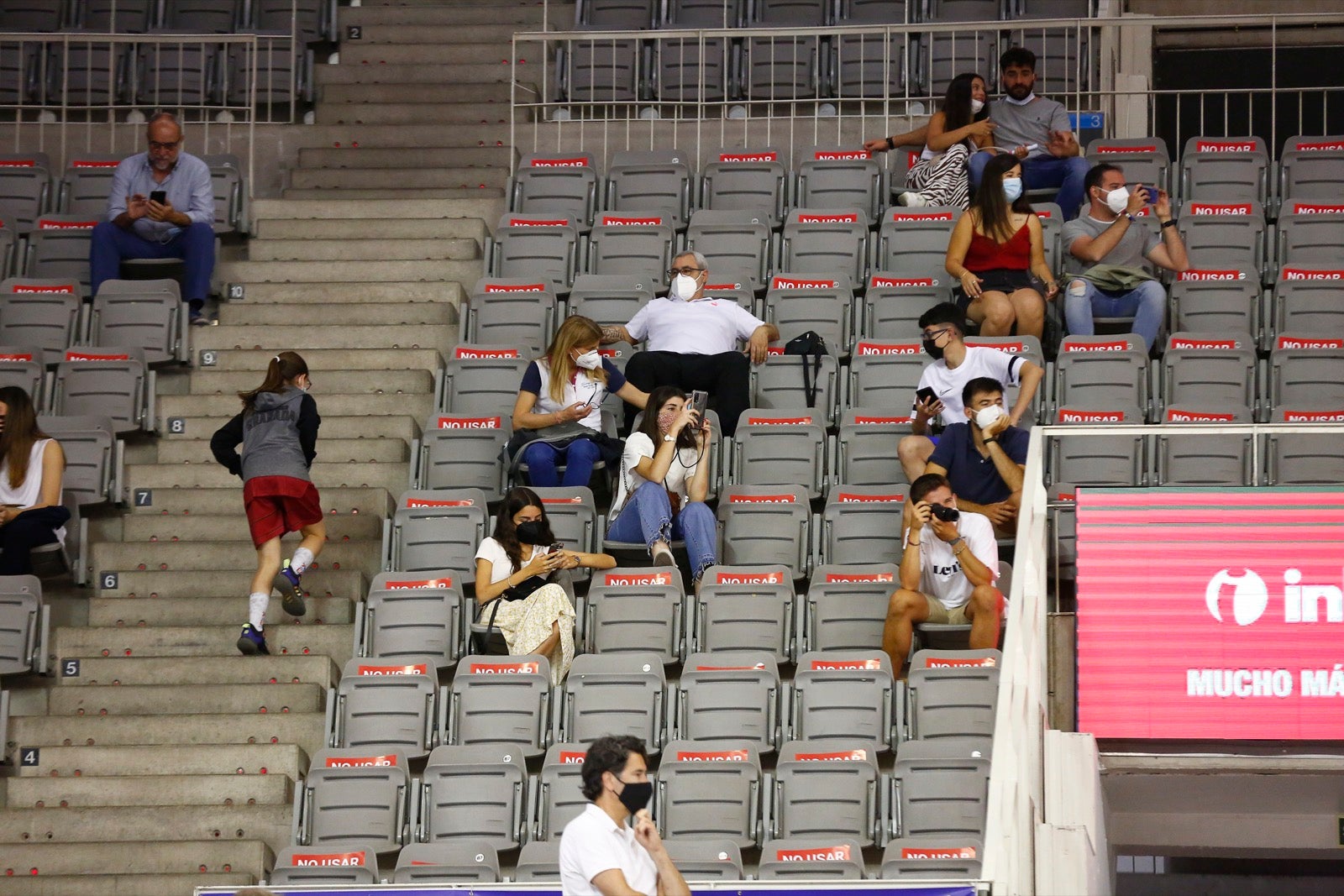 Fotos: Búscate en la grada del Palacio de los Deportes