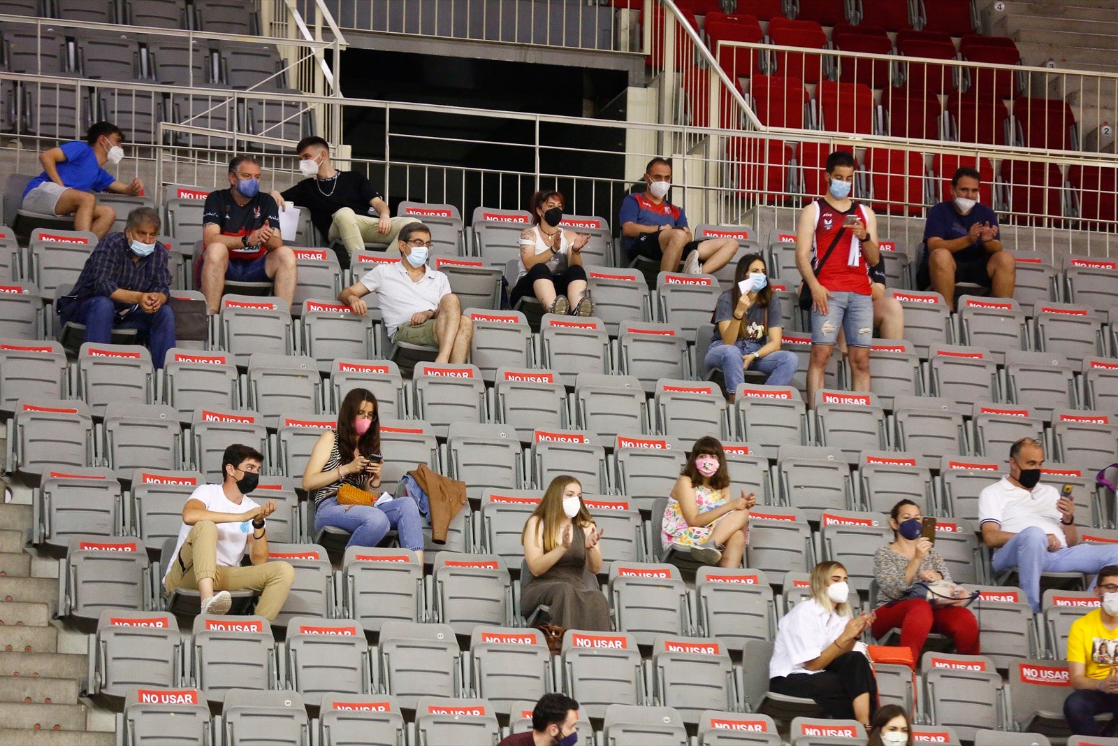 Fotos: Búscate en la grada del Palacio de los Deportes