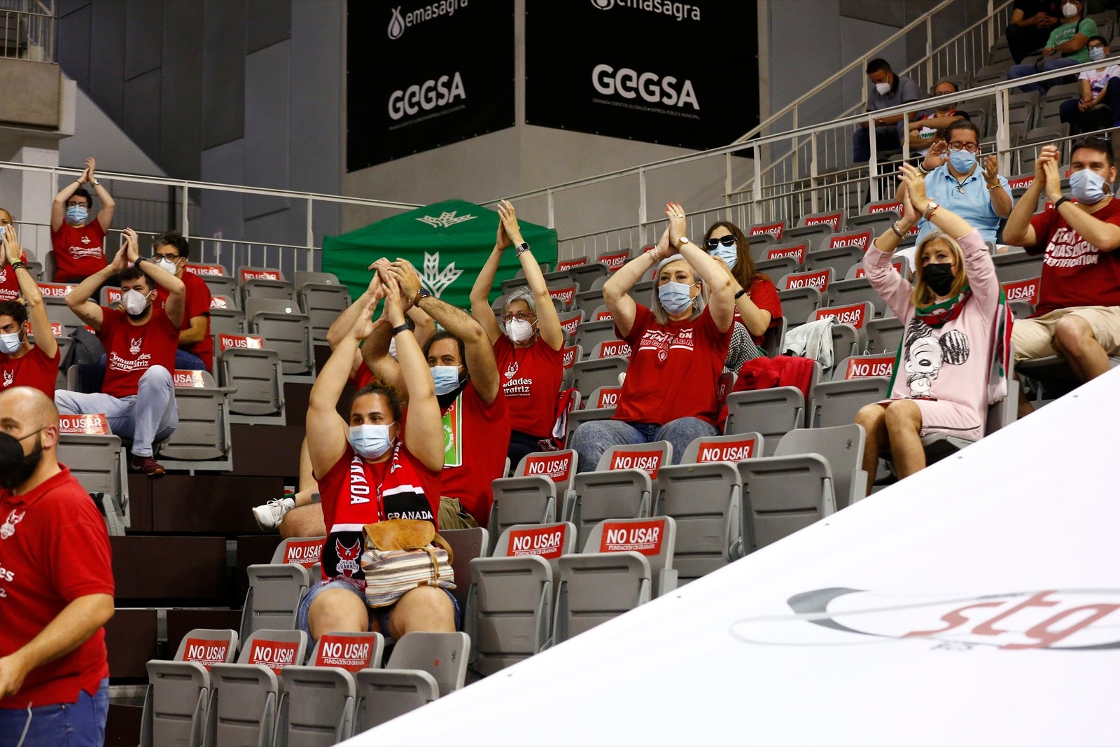 Fotos: Búscate en la grada del Palacio de los Deportes