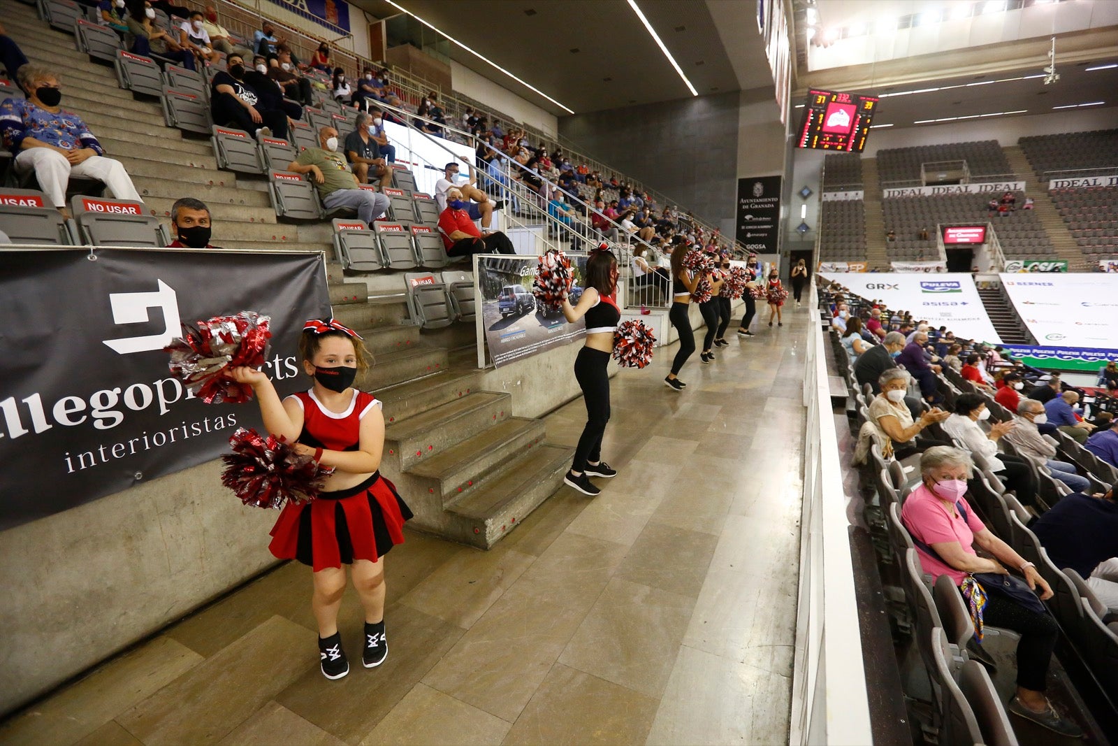Fotos: Búscate en la grada del Palacio de los Deportes