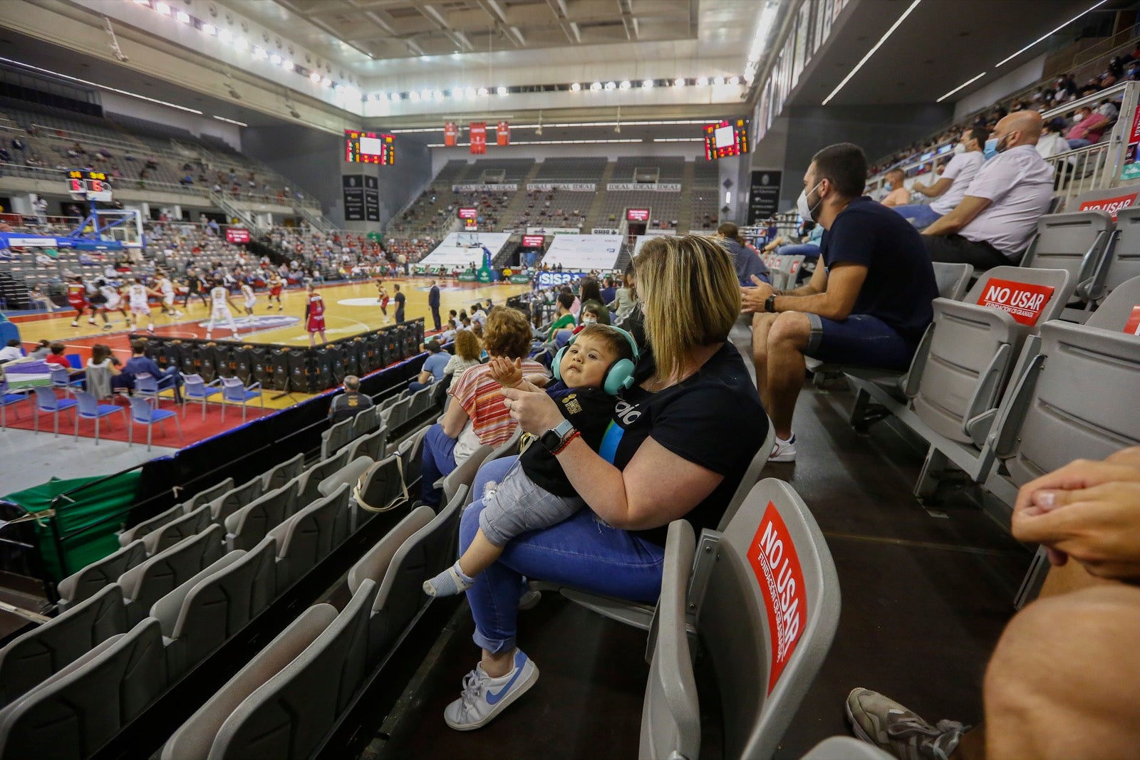 Fotos: Búscate en la grada del Palacio de los Deportes