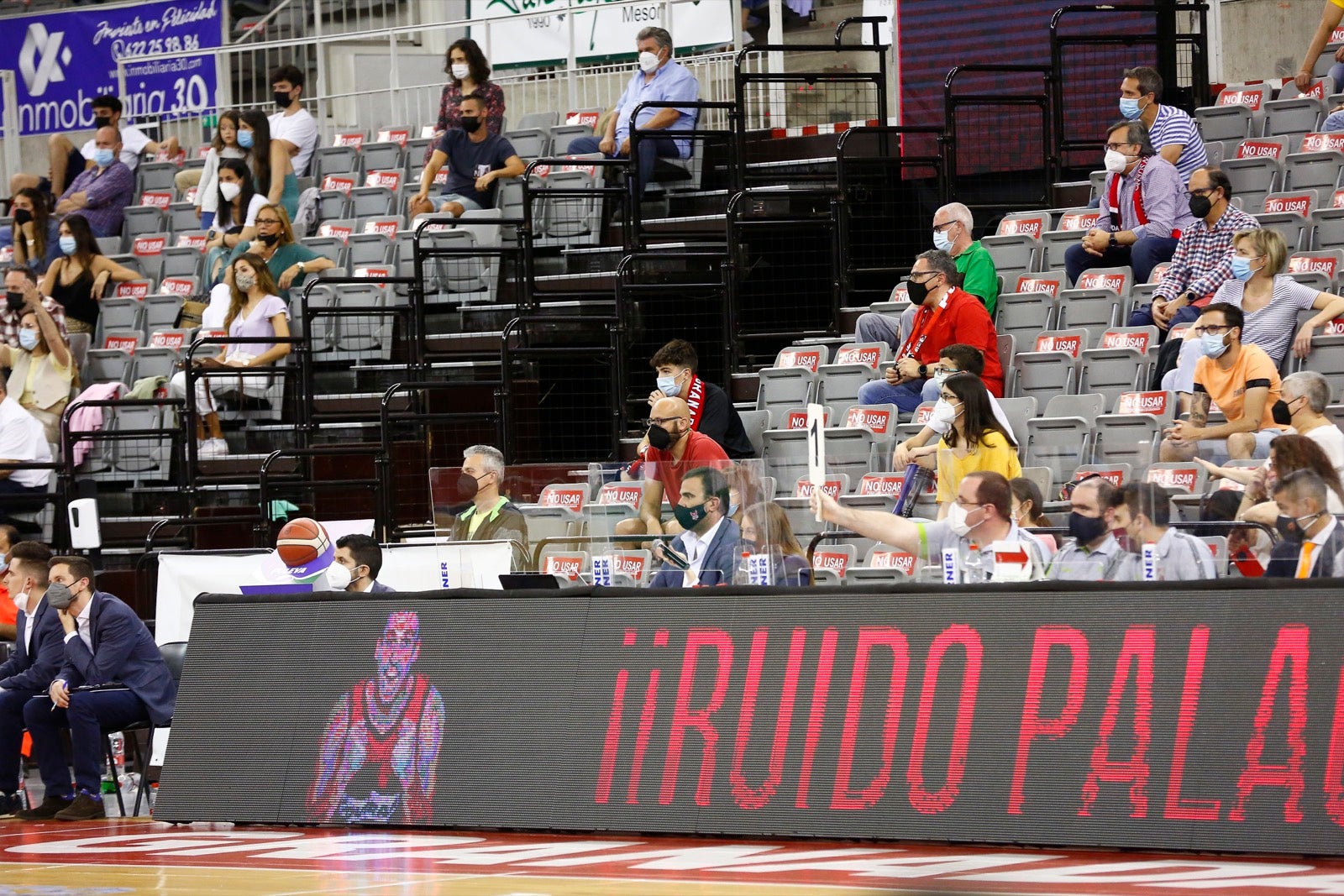 Fotos: Búscate en la grada del Palacio de los Deportes