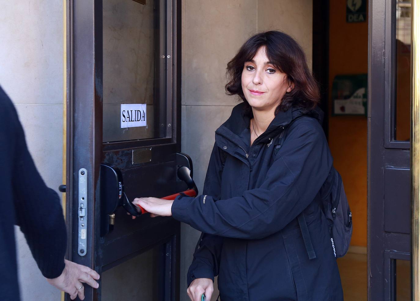 La granadina, en una de sus visitas a los juzgados de la Caleta. 