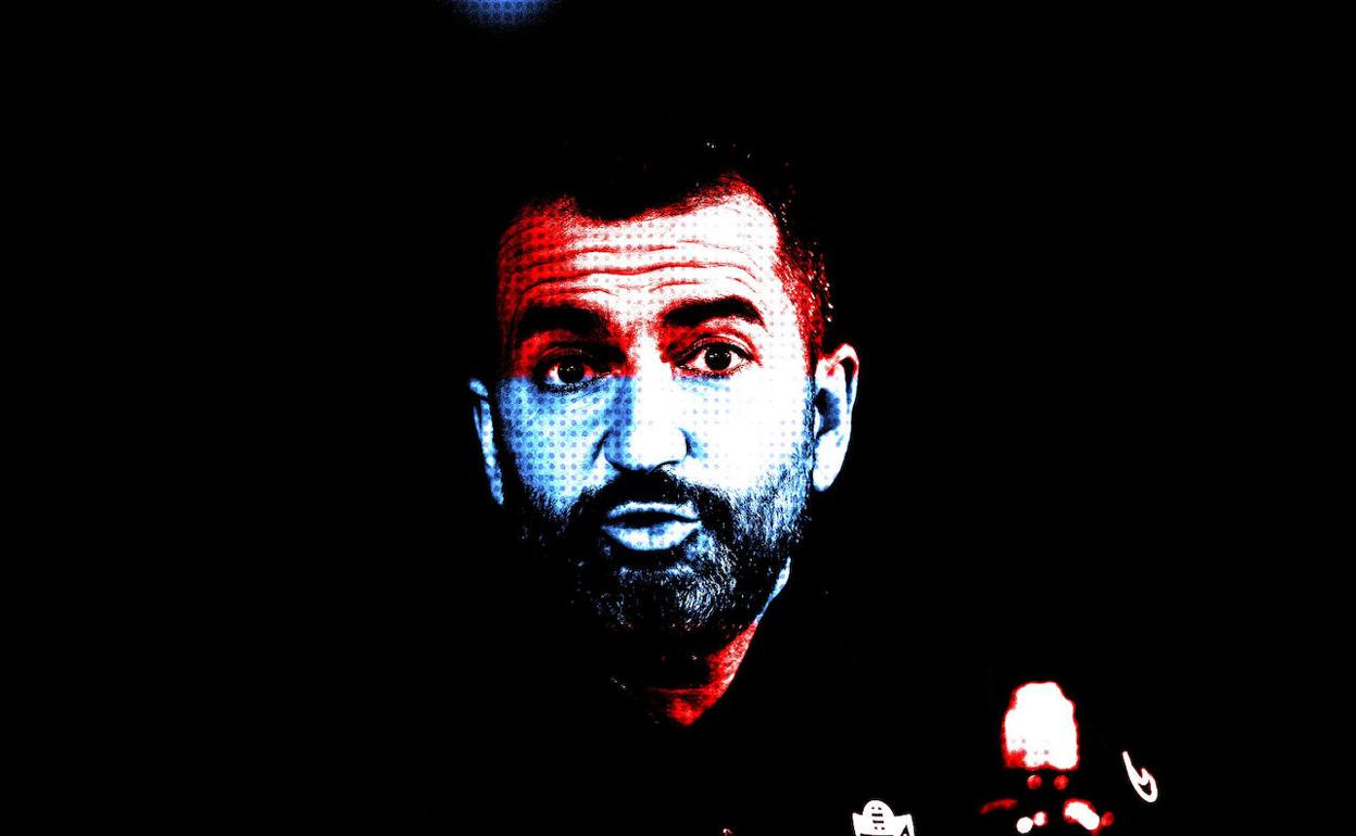 Diego Martínez perdurará en la historia rojiblanca horizontal del Granada CF. 