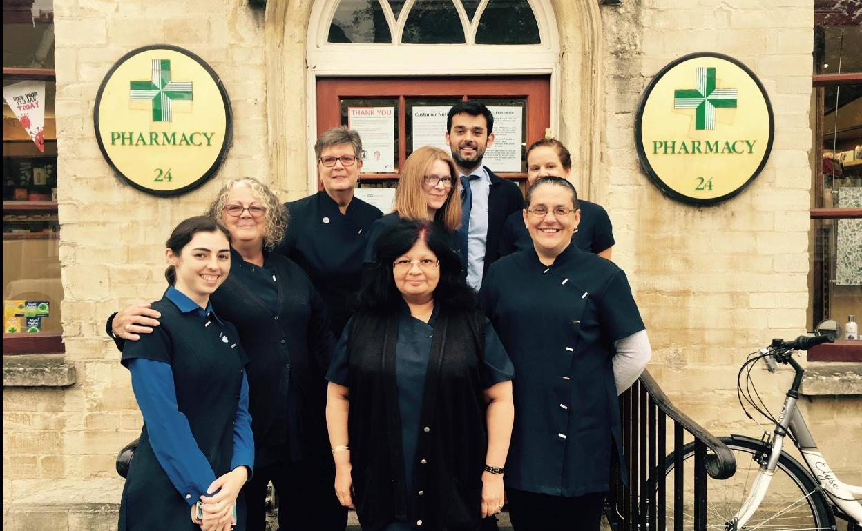 Alberto Díaz, en una farmacia británica.