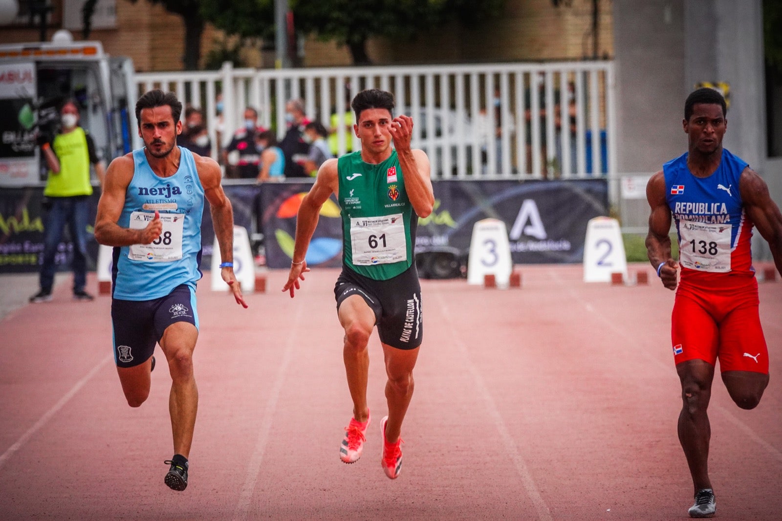 Gran jornada de atletismo en el estadio de la Juventud.