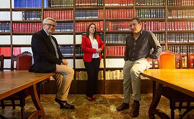 Tres de los notarios profesores en la academia del Colegio de Granada. 