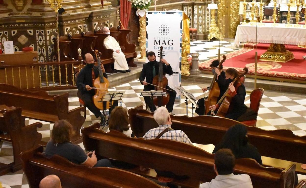 La sonoridad del lugar fue casi la idónea, con los instrumentistas muy cerca del público.