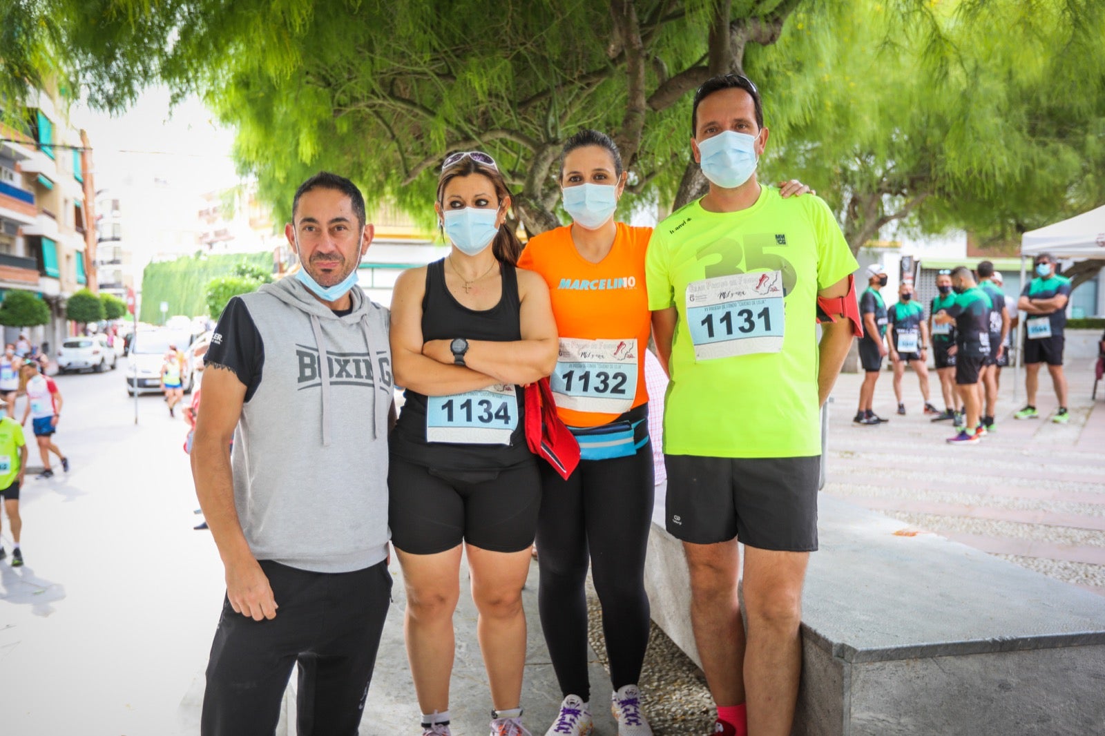 250 corredores, la mitad de ellos locales, participan en la prueba en una espectacular jornada de atletismo y un exigente recorrido por el casco urbano lojeño a lo largo de 10,5 kilómetros