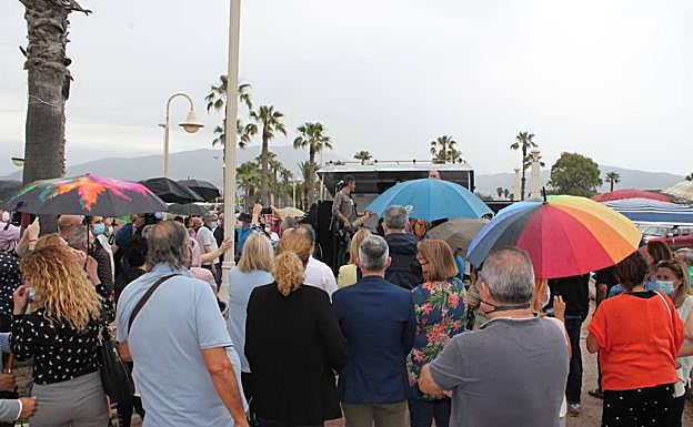 Imagen principal - Motril reivindica la propiedad de sus playas y pide a Costas que tire el muro
