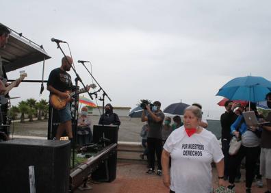 Imagen secundaria 1 - Motril reivindica la propiedad de sus playas y pide a Costas que tire el muro
