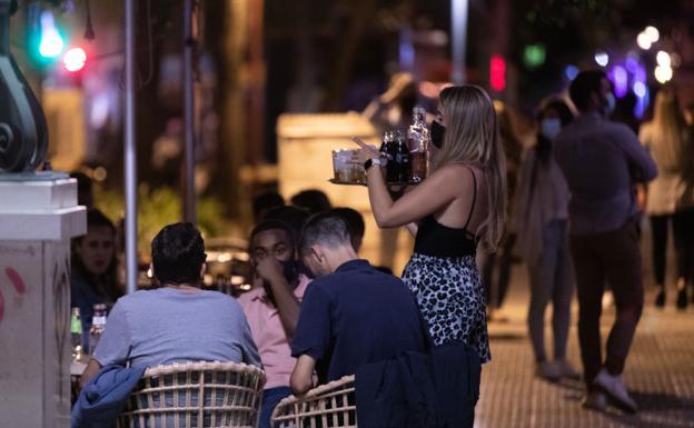 Sanidad propone cerrar este verano todo el ocio nocturno a las 2