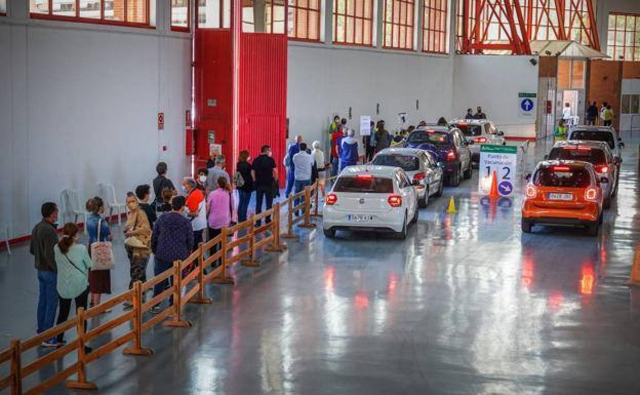 Salud ya no vacunará en coche en Fermasa y se muda de pabellón