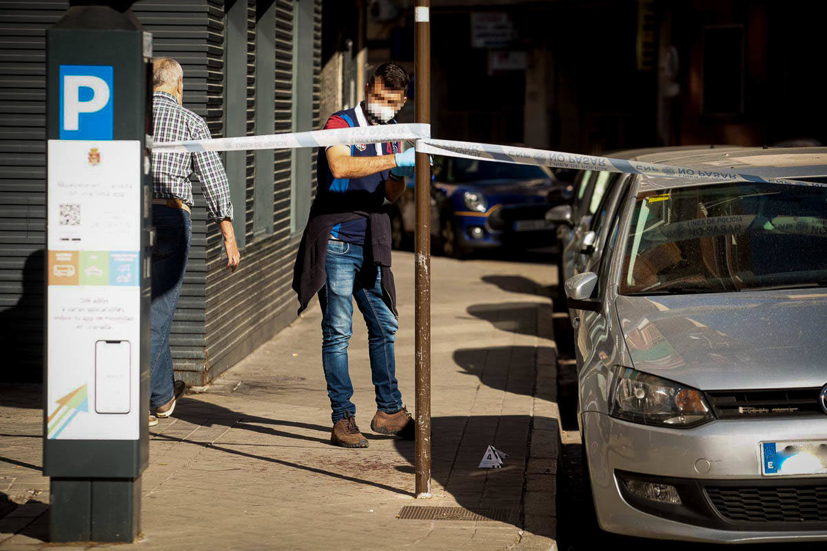 Fotos: Lugar del apuñalamiento a un joven en Granada en la calle Sol
