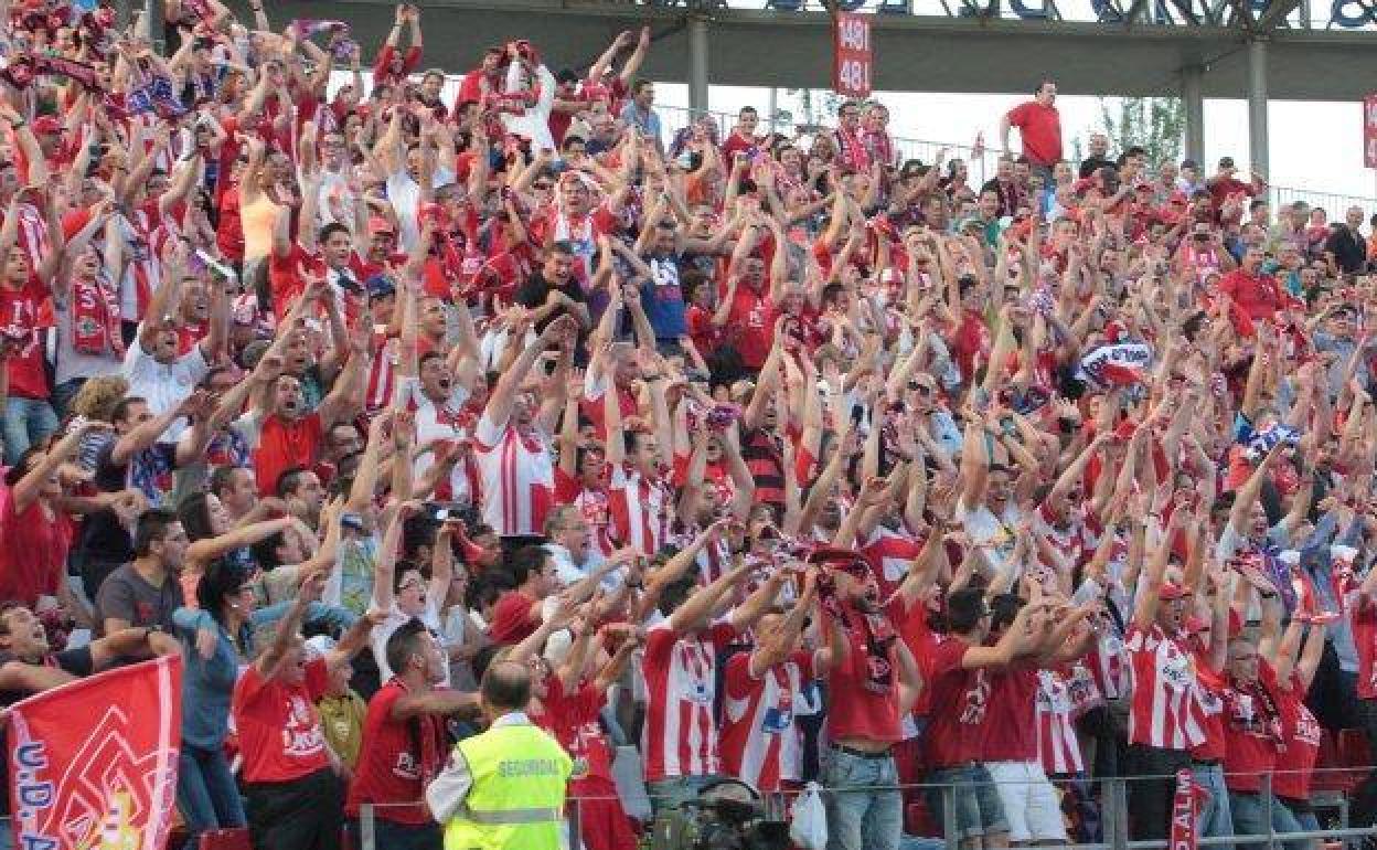 La afición almeriense podrá ver jugar a la UDA el sábado, aunque sólo 1.500 elegidos. 