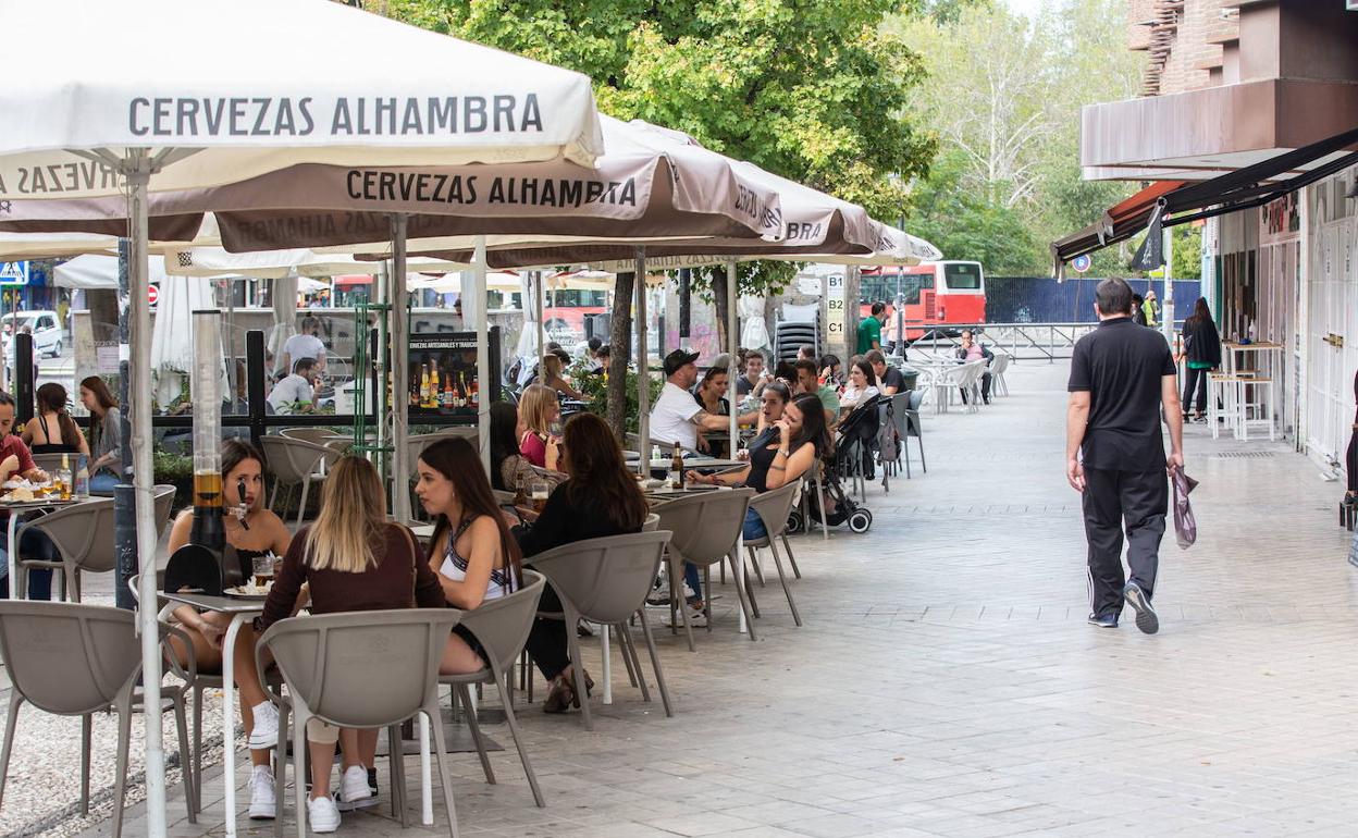 ¿Qué medidas tendría Andalucía en verano en bares y discotecas según la propuesta de Sanidad?