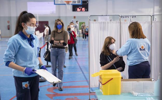 Andalucía amplía el grupo de edad a vacunar: las tres formas de pedir cita