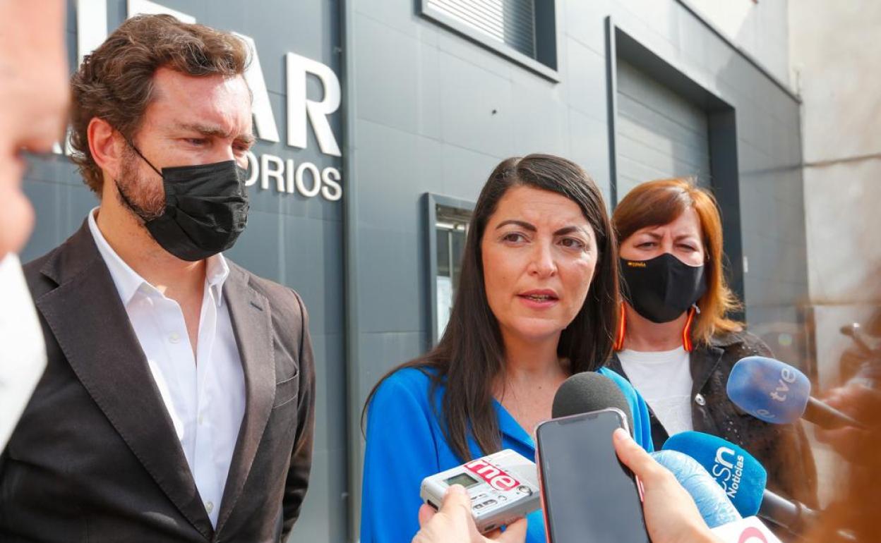 Olona y Espinosa de los Monteros, este viernes en Granada.