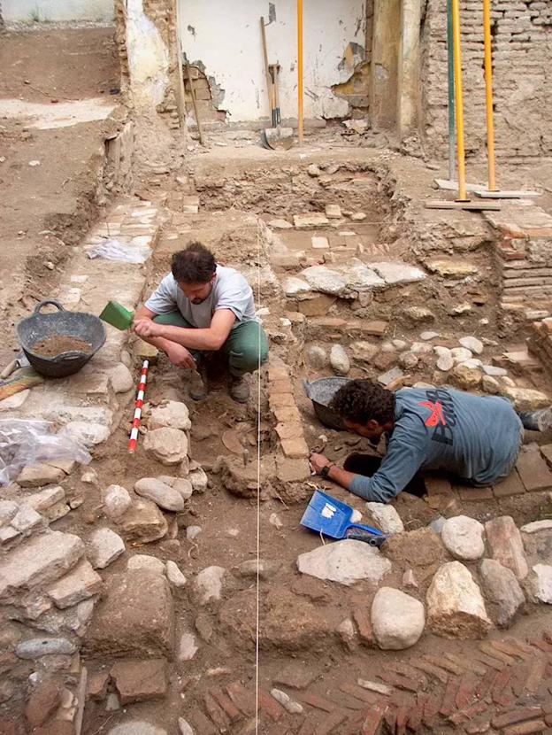 Excavación de espacios domésticos de la casa morisca de la c/ Almez. 