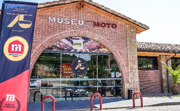 Entrada al Museo de la moto de Bassella