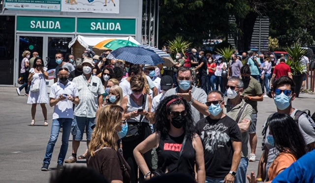 Los citados en la Feria de Muestras de Armillas han tenido que esperar durante varias horas