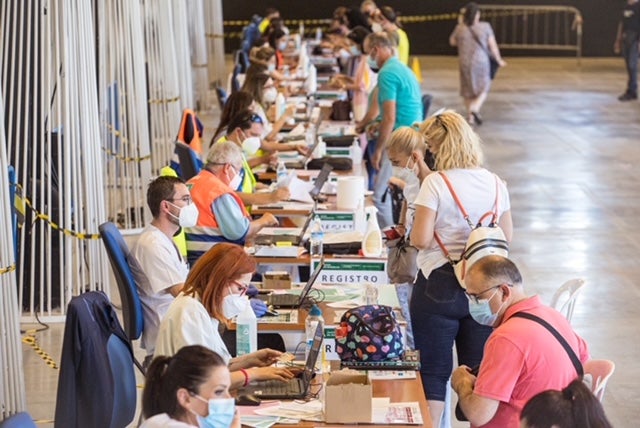 Los citados en la Feria de Muestras de Armillas han tenido que esperar durante varias horas