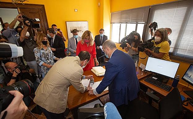 Ajetreo en la secretaría