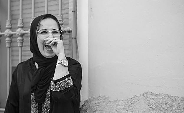 La sonrisa es uno de los denominadores comunes de todas las imágenes. En la foto, Hanan Bentaouit. 