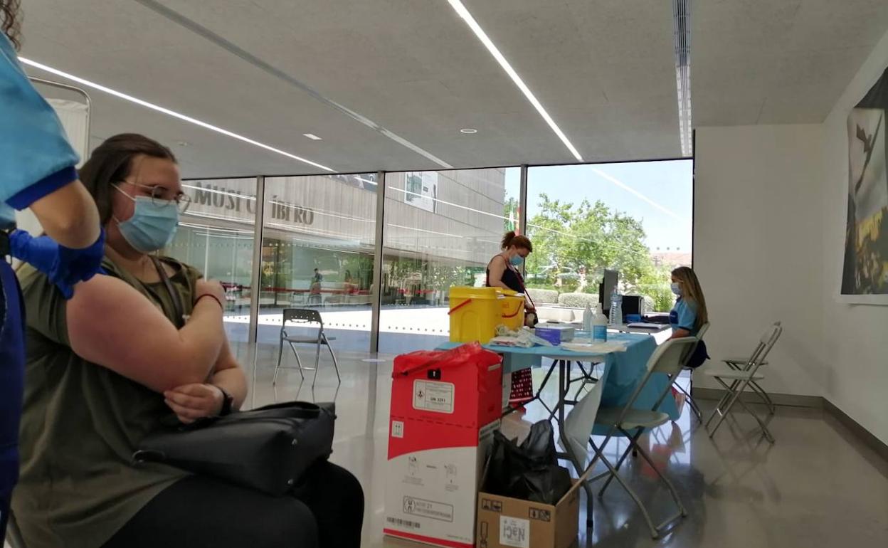 La vacunación comenzó este martes en el Museo Íbero de Jaén. 