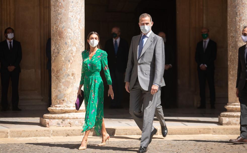 Los Reyes en el Palacio de Carlos V.