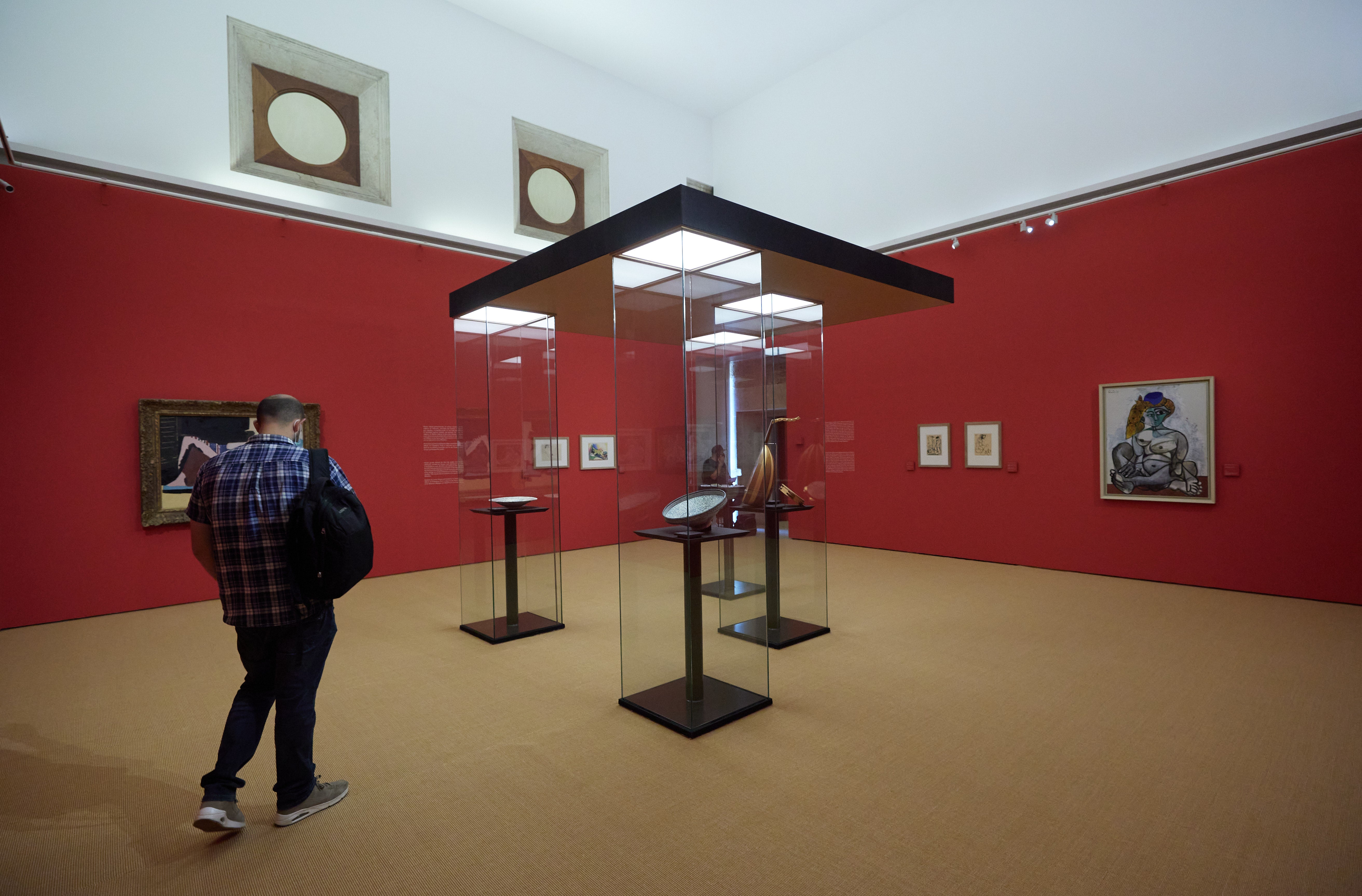 Está impulsada por el Patronato de La Alhambra y el Generalife y en ella se reflexiona sobre el mito de la odalisca y cómo su figura se convirtió a lo largo de los siglos XIX y XX en uno de los grandes tópicos de la Historia del Arte