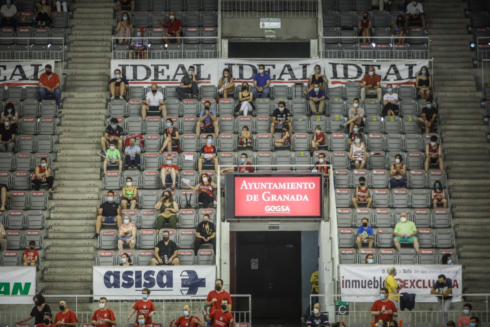 Fotos: Encuéntrate en la grada del partido Covirán Granada-Río Breogán Lugo