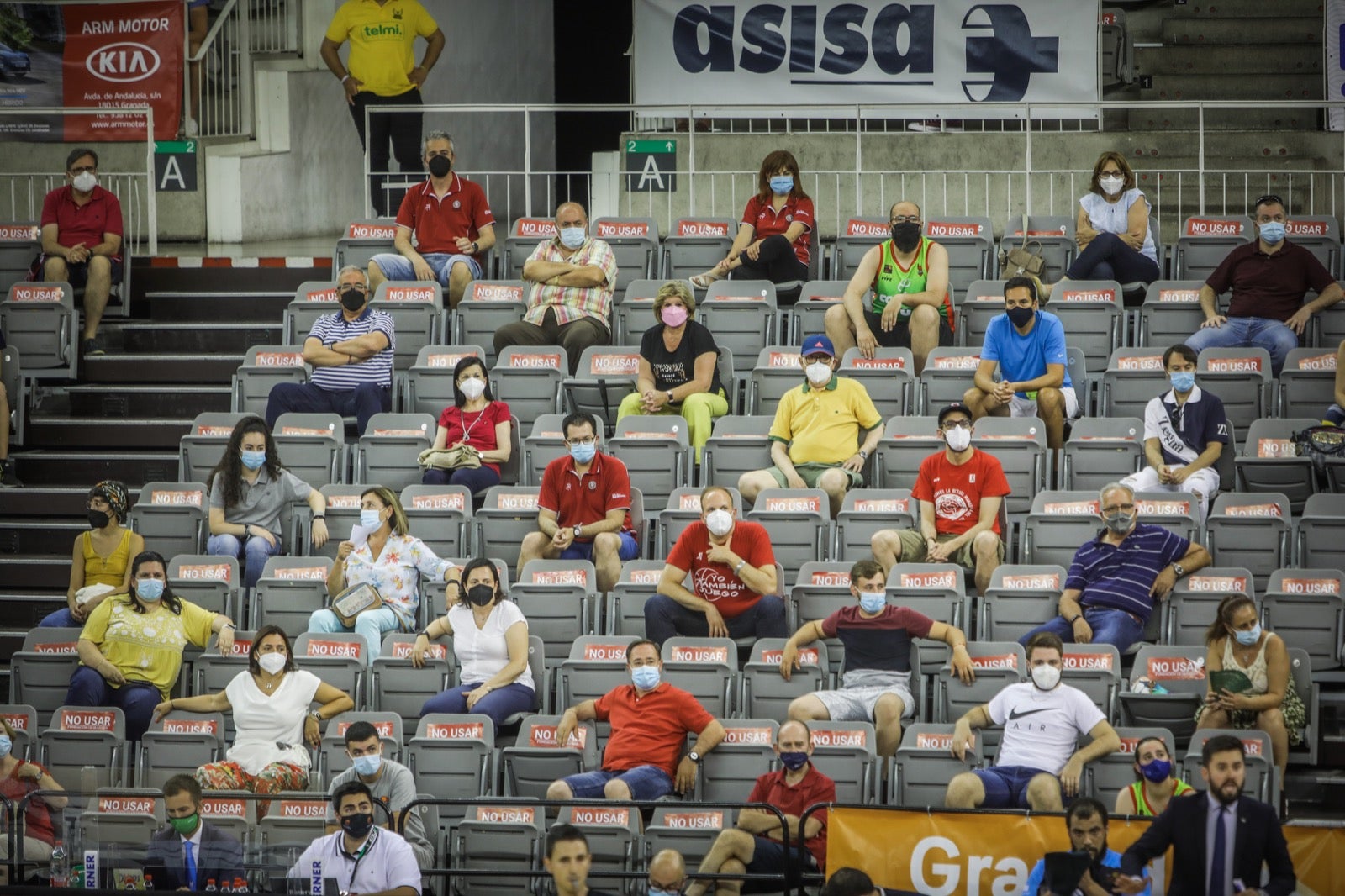 Fotos: Encuéntrate en la grada del partido Covirán Granada-Río Breogán Lugo