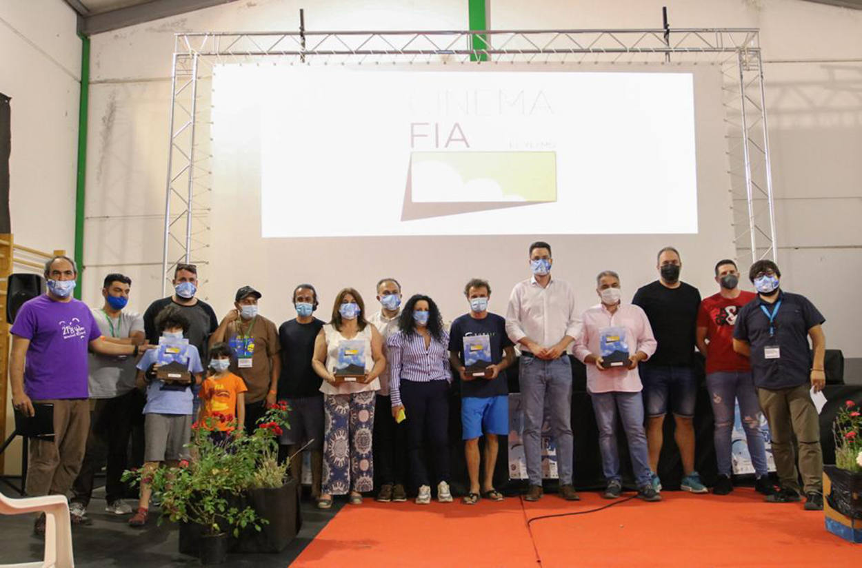 Foto de familia de los ganadores del Festival de Cine en el FIA. 