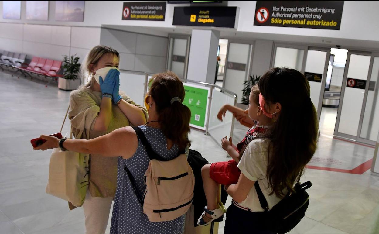 Llegada de pasajeros al aeropuerto de Almería durante la pandemia.