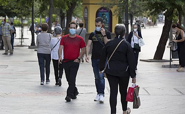 Granada capital abandona el riesgo extremo por coronavirus tras reducir su tasa 10 puntos