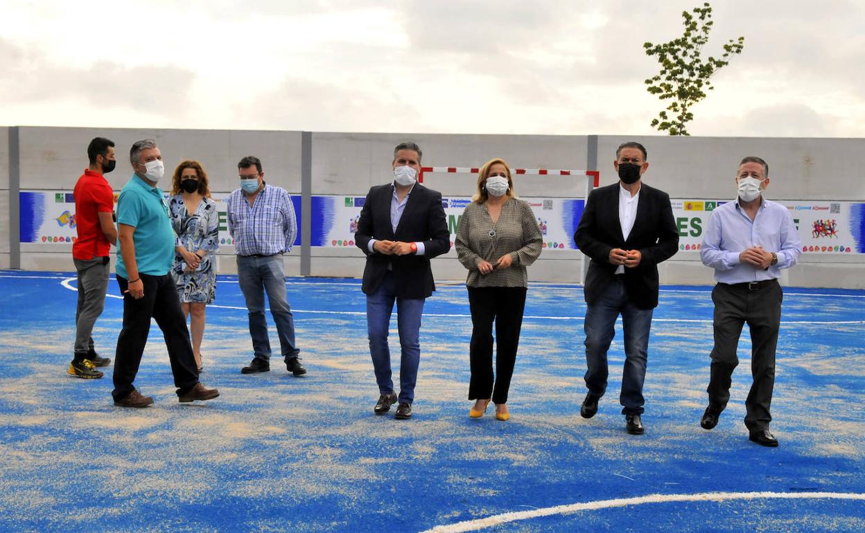 Autoridades y docentes del IES Himilce. 