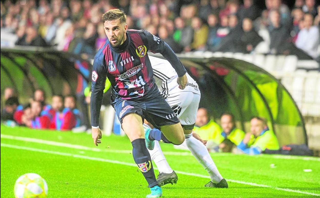 Fenoll, en un duelo contra el Cartagena.