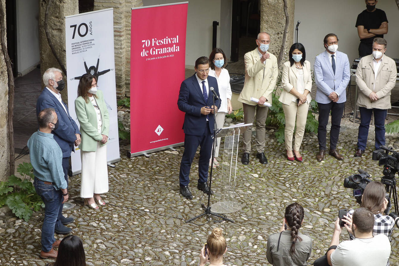 El alcalde de Granada durante su intervención en la inauguración de la exposición. 