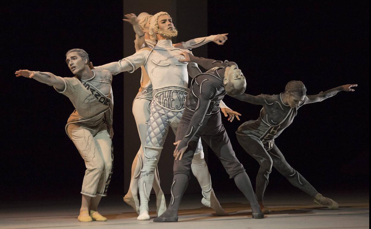 Los bailarines del Les Ballets de Monte-Carlo, sobre el escenario del Generalife.