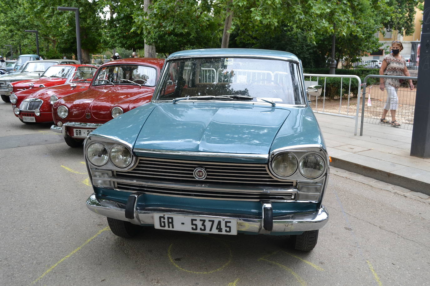 Hasta las 15 horas del domingo se podrán contemplar en el Paseo del Salón, los más de 70 vehículos del siglo pasado participantes en la XVII Ruta Reale.