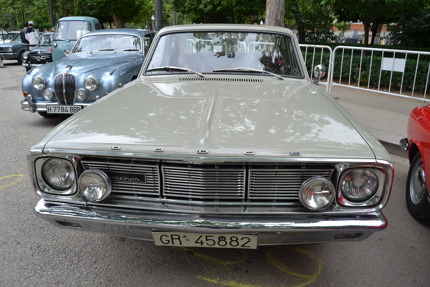 Hasta las 15 horas del domingo se podrán contemplar en el Paseo del Salón, los más de 70 vehículos del siglo pasado participantes en la XVII Ruta Reale.