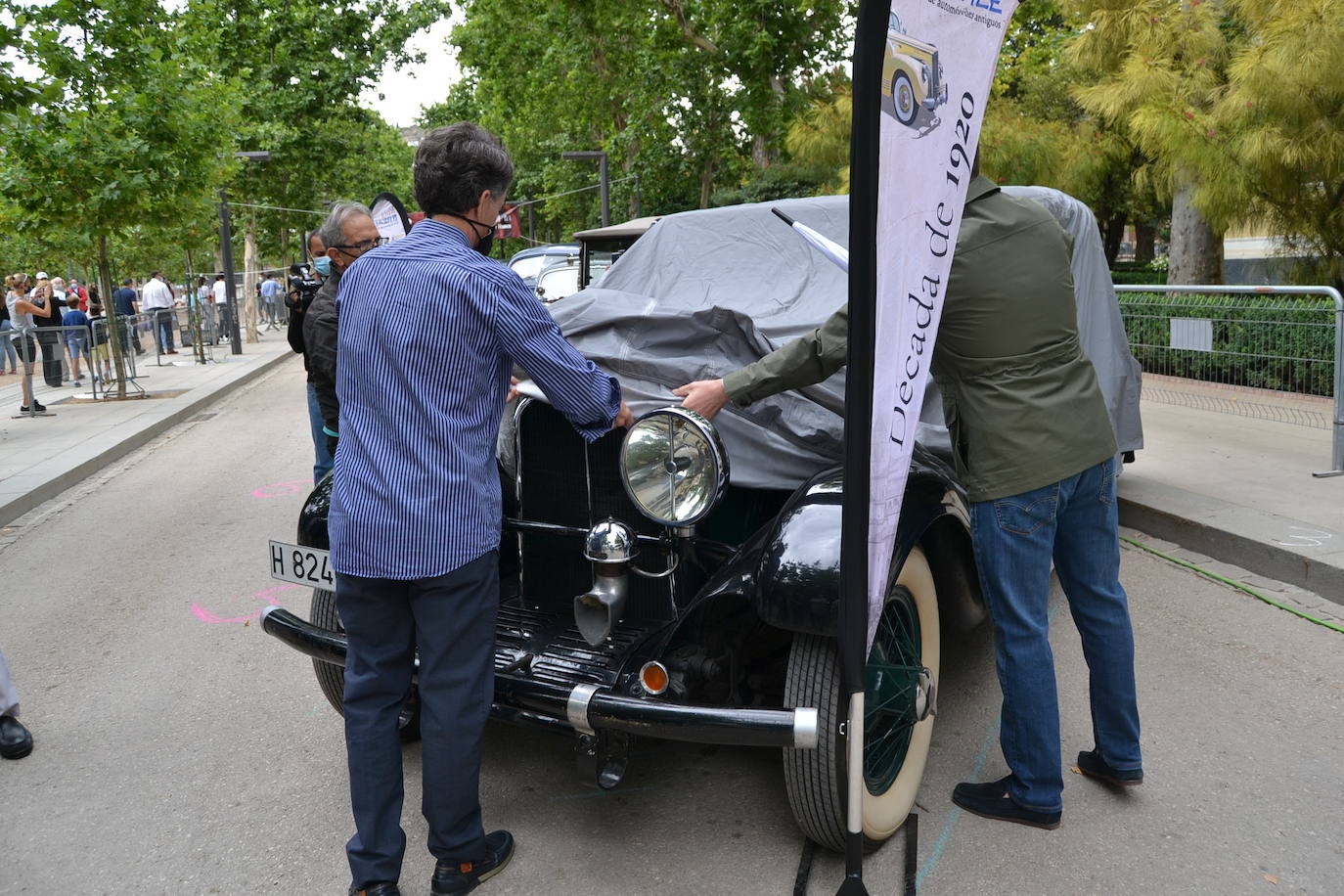 Hasta las 15 horas del domingo se podrán contemplar en el Paseo del Salón, los más de 70 vehículos del siglo pasado participantes en la XVII Ruta Reale.
