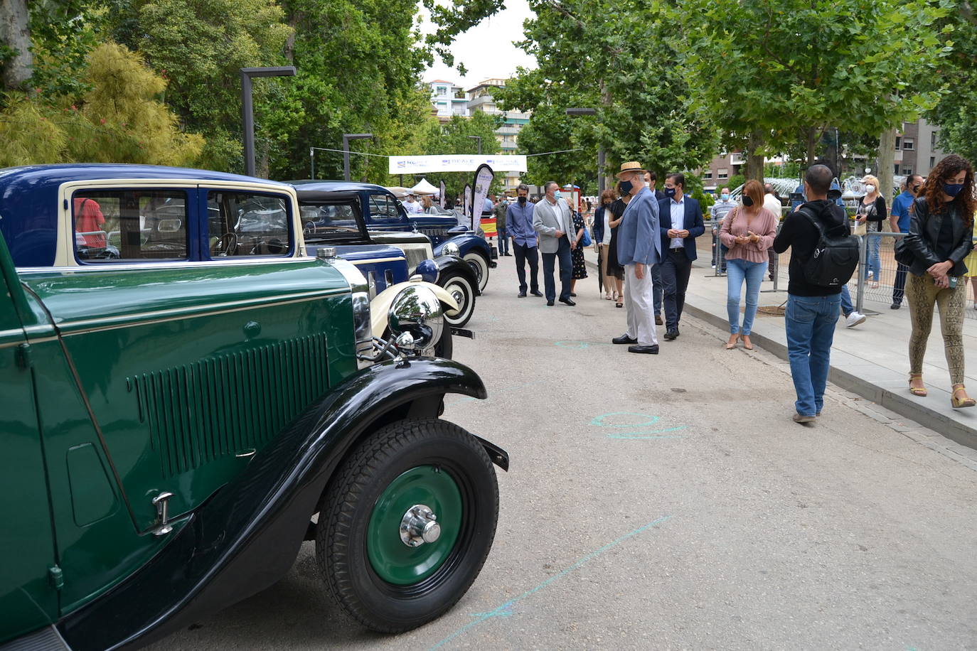Hasta las 15 horas del domingo se podrán contemplar en el Paseo del Salón, los más de 70 vehículos del siglo pasado participantes en la XVII Ruta Reale.