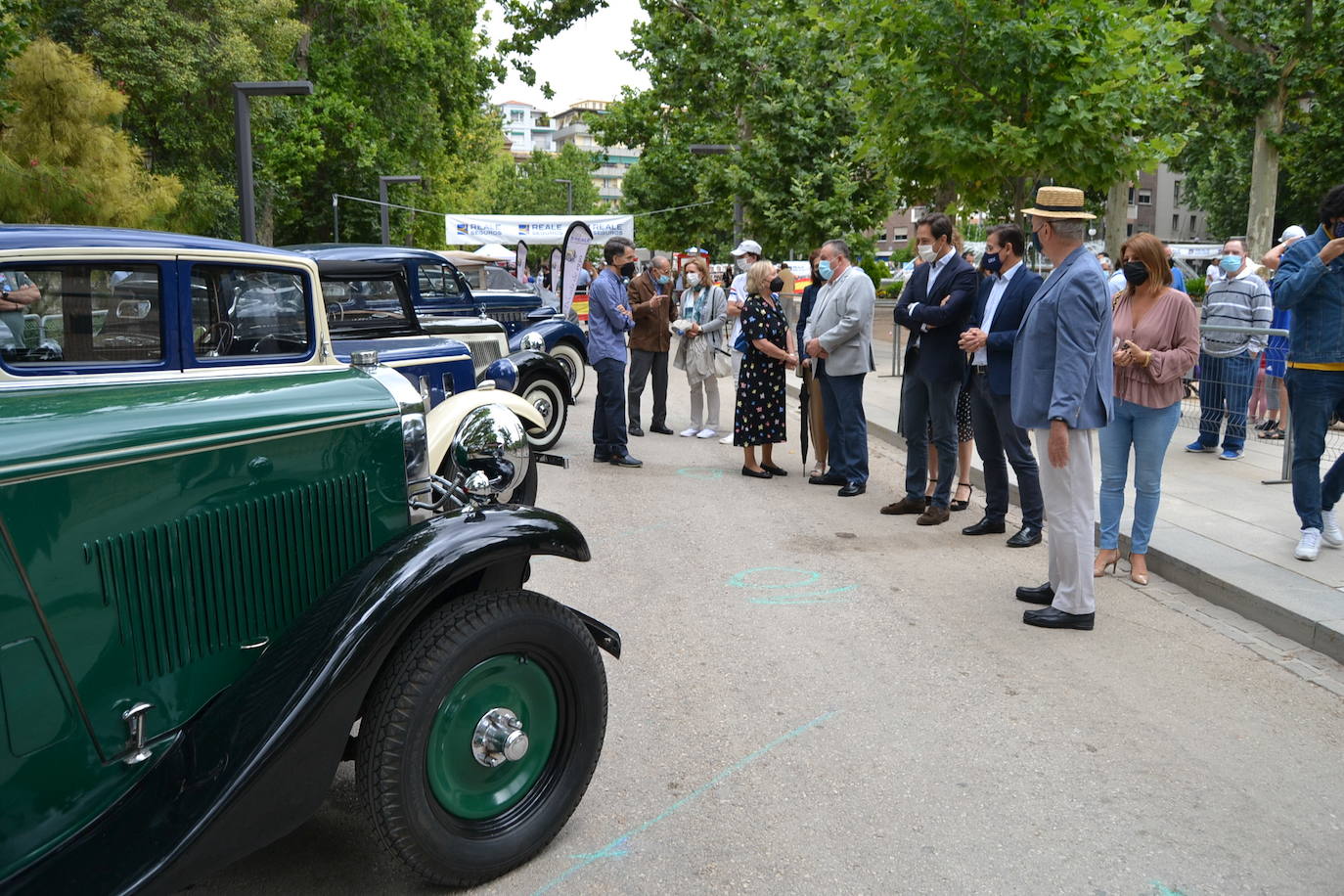 Hasta las 15 horas del domingo se podrán contemplar en el Paseo del Salón, los más de 70 vehículos del siglo pasado participantes en la XVII Ruta Reale.
