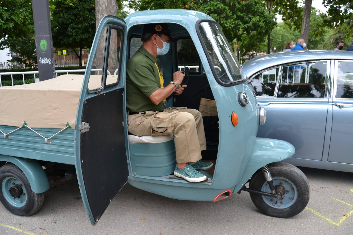 Hasta las 15 horas del domingo se podrán contemplar en el Paseo del Salón, los más de 70 vehículos del siglo pasado participantes en la XVII Ruta Reale.