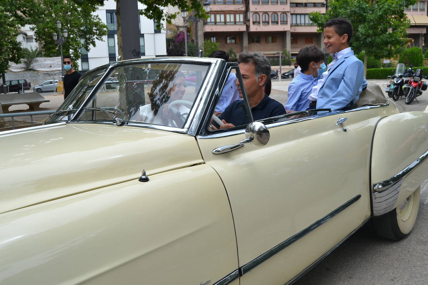 Hasta las 15 horas del domingo se podrán contemplar en el Paseo del Salón, los más de 70 vehículos del siglo pasado participantes en la XVII Ruta Reale.