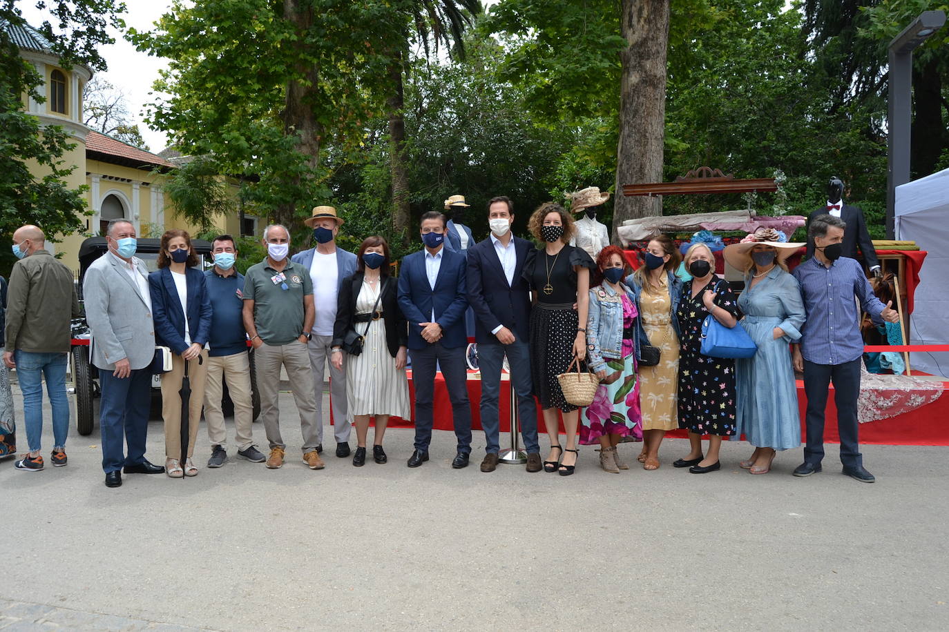 Hasta las 15 horas del domingo se podrán contemplar en el Paseo del Salón, los más de 70 vehículos del siglo pasado participantes en la XVII Ruta Reale.