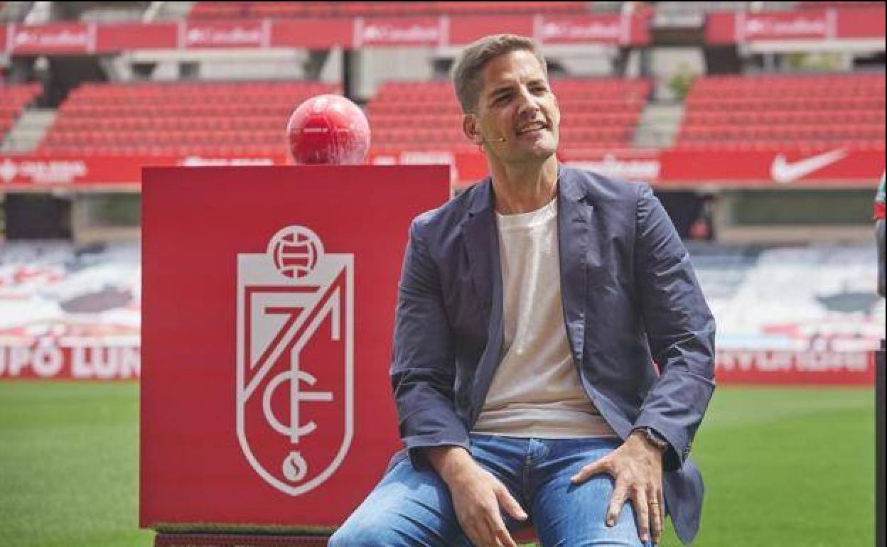 Robert Moreno quiere «que todos los granadinistas se sientan orgullosos del equipo»